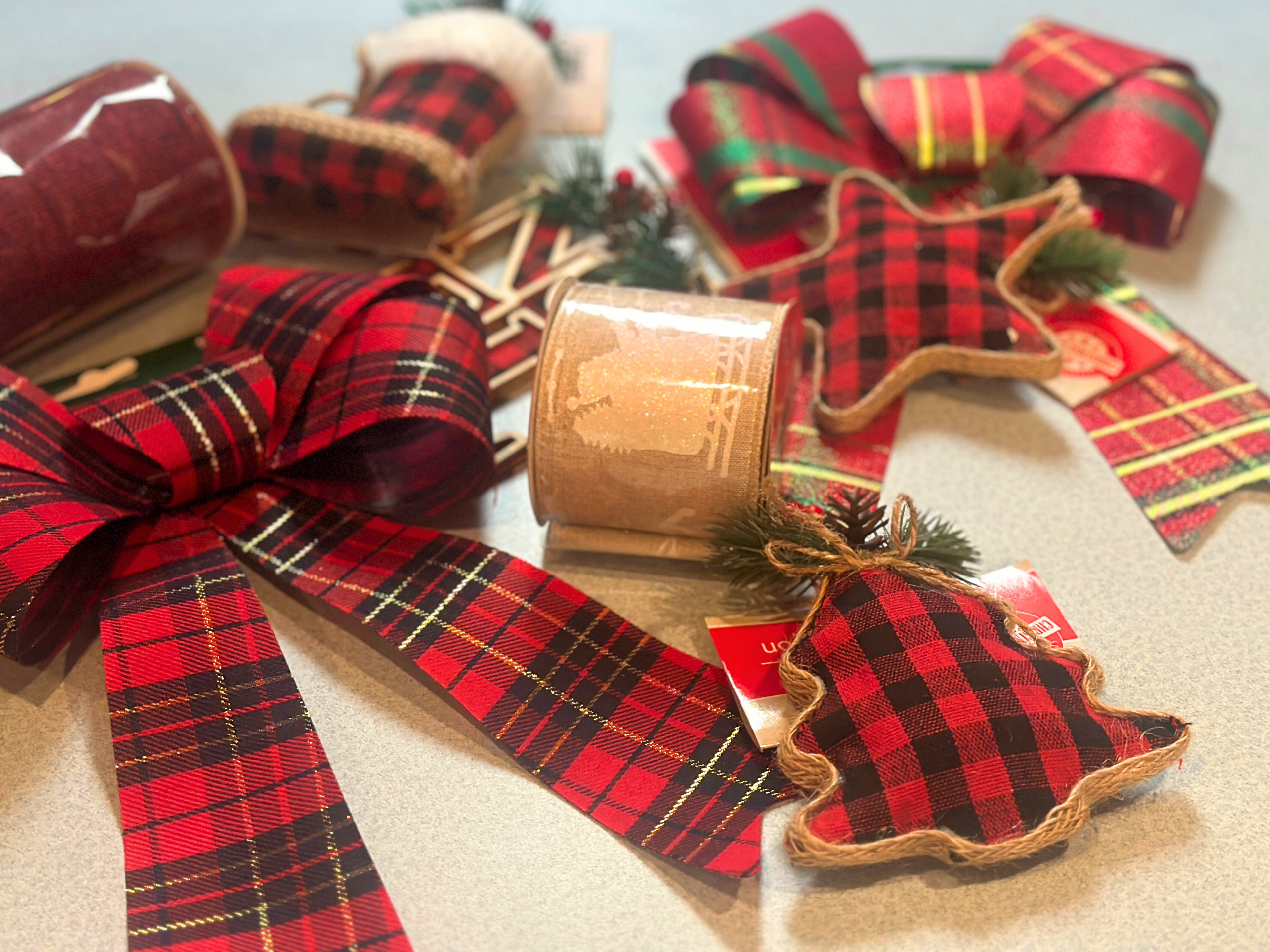 pinecone_wreath_holiday_ausable_wreath_company_ribbons_ornament